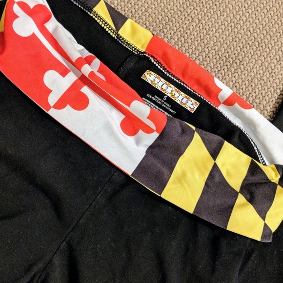 Maryland Flag Yoga Pants - Picture 2 of 3